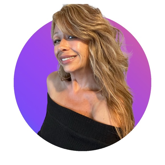 Meet your Posher Christina - Picture 1 of 13